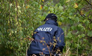 Ein laut Anwohnern größeres Polizeiaufgebot suchte in Herford nach den Urhebern der Hilferufe. - picture alliance / dpa Ein laut Anwohnern größeres Polizeiaufgebot suchte in Herford nach den Urhebern der Hilferufe. - picture alliance / dpa