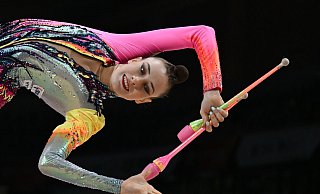 Weltklasse mit den Keulen: Darja Varfolomeev. - Hendrik Schmidt/dpa Weltklasse mit den Keulen: Darja Varfolomeev. - Hendrik Schmidt/dpa