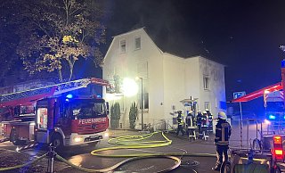 Die Feuerwehrleute waren rund zwei Stunden an der Rhedaer Straße in Gütersloh im Einsatz. - Throsten Heß Die Feuerwehrleute waren rund zwei Stunden an der Rhedaer Straße in Gütersloh im Einsatz. - Throsten Heß