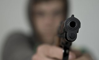 Die Täter zückten bei jedem Überfall eine Schusswaffe und bedrohten damit den Kassierer. - picture alliance/dpa Die Täter zückten bei jedem Überfall eine Schusswaffe und bedrohten damit den Kassierer. - picture alliance/dpa