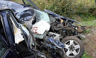 Auf der B55 in Rheda-Wiedenbrück sind ein Lastwagen und ein Auto kollidiert. - Andreas Eickhoff Auf der B55 in Rheda-Wiedenbrück sind ein Lastwagen und ein Auto kollidiert. - Andreas Eickhoff