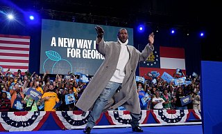 Usher wird vom Publikum in Atlanta gefeiert. - Jacquelyn Martin/AP/dpa Usher wird vom Publikum in Atlanta gefeiert. - Jacquelyn Martin/AP/dpa