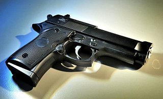 Der Täter zückte auch im Tedi-Markt unter dem Ostwestfalendamm eine Waffe. Ob es sich um einen Serientäter handelt, ist noch unklar. - BIELEFELD Der Täter zückte auch im Tedi-Markt unter dem Ostwestfalendamm eine Waffe. Ob es sich um einen Serientäter handelt, ist noch unklar. - BIELEFELD