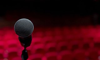 Auftritte vor leeren Rängen? Kulturveranstalter in Paderborn haben derzeit mit geringer Nachfrage zu kämpfen. - Unsplash Auftritte vor leeren Rängen? Kulturveranstalter in Paderborn haben derzeit mit geringer Nachfrage zu kämpfen. - Unsplash