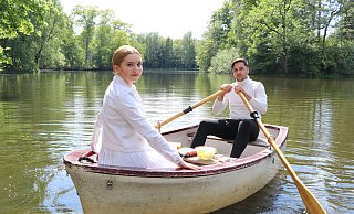 Isa-Lena Kreiser und Deniz Kartal bei ihrer ersten Tour auf dem Kahnteich. - Holger Kosbab Isa-Lena Kreiser und Deniz Kartal bei ihrer ersten Tour auf dem Kahnteich. - Holger Kosbab