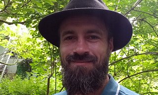 Dennis Johannes Hendricks sammelt Unterschriften für einen Kandidatur als Bürgermeister in Höxter. - Privat Dennis Johannes Hendricks sammelt Unterschriften für einen Kandidatur als Bürgermeister in Höxter. - Privat