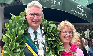 Boris und Melanie Hagemeier regieren die Vinsebecker Schützen. - St.-Johannes-Schützenbruderschaft Boris und Melanie Hagemeier regieren die Vinsebecker Schützen. - St.-Johannes-Schützenbruderschaft
