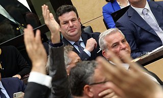 Bundesarbeitsminister Hubertus Heil verfolgt während der Bundesratssitzung die Abstimmung zum Bürgergeld. - Wolfgang Kumm/dpa Bundesarbeitsminister Hubertus Heil verfolgt während der Bundesratssitzung die Abstimmung zum Bürgergeld. - Wolfgang Kumm/dpa