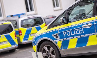 Die verdächtigen Jugendlichen ergriffen die Flucht, als sie einen Streifenwagen sahen. Eine Zivilstreife erkannten sie allerdings nicht. (Themenbild) - Niklas Tüns Die verdächtigen Jugendlichen ergriffen die Flucht, als sie einen Streifenwagen sahen. Eine Zivilstreife erkannten sie allerdings nicht. (Themenbild) - Niklas Tüns
