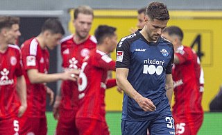 Paderborns Marcel Hoffmeier ist enttäuscht nach dem Düsseldorfer Tor zum 0:1. - picture alliance/dpa Paderborns Marcel Hoffmeier ist enttäuscht nach dem Düsseldorfer Tor zum 0:1. - picture alliance/dpa