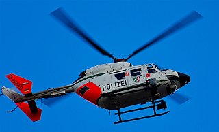 Ein Polizeihubschrauber unterstützte den Einsatz in der Nacht. - (Symbolbild) Pixabay Ein Polizeihubschrauber unterstützte den Einsatz in der Nacht. - (Symbolbild) Pixabay