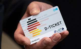 Droht mit dem Aus der Ampel-Regierung auch das Ende des Deutschlandtickets? (Archivbild) - Boris Roessler/dpa Droht mit dem Aus der Ampel-Regierung auch das Ende des Deutschlandtickets? (Archivbild) - Boris Roessler/dpa