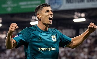 Koen Kostons jubelt nach einem erfolgreichen Start in der Eredivisie für PEC Zwolle. - picture alliance / PRO SHOTS Koen Kostons jubelt nach einem erfolgreichen Start in der Eredivisie für PEC Zwolle. - picture alliance / PRO SHOTS