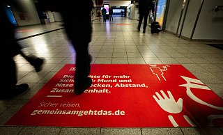 Solidarität und Vernunft sind im Angesicht des völligen Lockdowns noch einmal sehr gefragt. Damit es 2021 hoffentlich nur noch aufwärts geht. - Mike-Dennis Müller Solidarität und Vernunft sind im Angesicht des völligen Lockdowns noch einmal sehr gefragt. Damit es 2021 hoffentlich nur noch aufwärts geht. - Mike-Dennis Müller