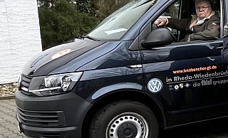 Fahrer Achim Helms am Steuer des gestohlenen und in Verl aufgetauchten Bullis des Gütersloher Knabenchores. - Matthias Gans Fahrer Achim Helms am Steuer des gestohlenen und in Verl aufgetauchten Bullis des Gütersloher Knabenchores. - Matthias Gans