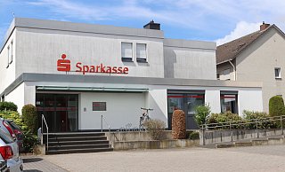 Die Sparkasse verkauft ihr Gebäude an der Bahnhofstraße. - Judith Gladow Die Sparkasse verkauft ihr Gebäude an der Bahnhofstraße. - Judith Gladow