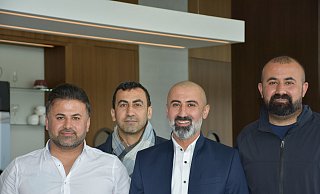 Familienquartett: Die Brüder Refaat, Maher, Ibrahim und Firas Hamad (von links) kümmern sich um die beiden Restaurants in Bad Salzuflen und Porta Westfalica. - Dirk Haunhorst Familienquartett: Die Brüder Refaat, Maher, Ibrahim und Firas Hamad (von links) kümmern sich um die beiden Restaurants in Bad Salzuflen und Porta Westfalica. - Dirk Haunhorst