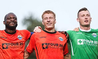 So jubelte Laurin Curda (M.) mit seinen Teamkollegen David Kinsombi (l.) und Markus Schubert im vergangenen August über den DFB-Pokal-Erstrundensieg beim Bremer SV. - Imago Images So jubelte Laurin Curda (M.) mit seinen Teamkollegen David Kinsombi (l.) und Markus Schubert im vergangenen August über den DFB-Pokal-Erstrundensieg beim Bremer SV. - Imago Images