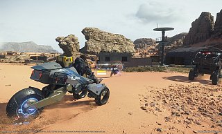 Paketbote Sam kommt auch mit dem Gelände-Trike, wenn nötig. Anders als im Vorgänger werden in "Death Stranding 2: On The Beach" früh Fahrzeuge ins Spiel eingeführt. - Kojima Productions/Sony Interact Paketbote Sam kommt auch mit dem Gelände-Trike, wenn nötig. Anders als im Vorgänger werden in "Death Stranding 2: On The Beach" früh Fahrzeuge ins Spiel eingeführt. - Kojima Productions/Sony Interact