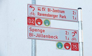 Stadtwerke-Kreisel, die Erste: Nördlich des Kreisels steht, es seien 1,4 km bis Jöllenbeck - das darf durchaus verwundern. - Kurt Ehmke Stadtwerke-Kreisel, die Erste: Nördlich des Kreisels steht, es seien 1,4 km bis Jöllenbeck - das darf durchaus verwundern. - Kurt Ehmke