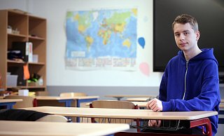 Vor etwas mehr als einem Jahr war Joris Richter noch Schüler an der Bertolt-Brecht-Gesamtschüler. Mittlerweile hat er ein Studium begonnen, setzt sich aber immer noch für Jugendliche im Schulausschuss ein. - Felix Eisele Vor etwas mehr als einem Jahr war Joris Richter noch Schüler an der Bertolt-Brecht-Gesamtschüler. Mittlerweile hat er ein Studium begonnen, setzt sich aber immer noch für Jugendliche im Schulausschuss ein. - Felix Eisele