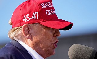 Der ehemalige US-Präsident Donald Trump sagte in einer seiner Wahlkampfreden, dass einige Migranten gar keine «Menschen» seien. - Jeff Dean/AP/dpa Der ehemalige US-Präsident Donald Trump sagte in einer seiner Wahlkampfreden, dass einige Migranten gar keine «Menschen» seien. - Jeff Dean/AP/dpa