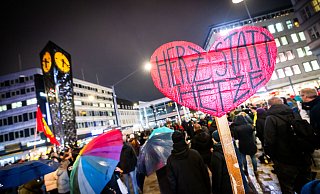 Am 30. Januar demonstrierten fast 30.000 Menschen auf dem Jahnplatz gegen Rechtsextremismus. Organisiert worden war die Protestaktion vom Bündnis gegen Rechts. - Sarah Jonek Am 30. Januar demonstrierten fast 30.000 Menschen auf dem Jahnplatz gegen Rechtsextremismus. Organisiert worden war die Protestaktion vom Bündnis gegen Rechts. - Sarah Jonek
