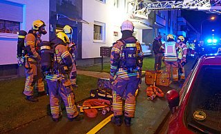 Ein brennender Gegenstand auf dem Herd löste die Rauchmelder im ersten Obergeschoss aus, und die Feuewehr rückt mit großem Aufgebot an. - Ralph Meyer Ein brennender Gegenstand auf dem Herd löste die Rauchmelder im ersten Obergeschoss aus, und die Feuewehr rückt mit großem Aufgebot an. - Ralph Meyer