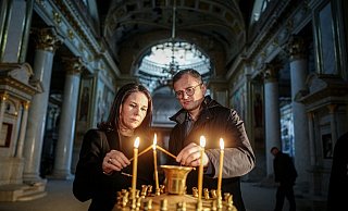 Außenministerin Annalena Baerbock und ihr ukrainischer Amtskollege Dmytro Kuleba beim Besuch der Verklärungskathedrale in der Hafenstadt Odessa. - Kay Nietfeld/dpa Außenministerin Annalena Baerbock und ihr ukrainischer Amtskollege Dmytro Kuleba beim Besuch der Verklärungskathedrale in der Hafenstadt Odessa. - Kay Nietfeld/dpa
