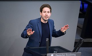 SPD-Generalsekretär Kevin Kühnert (SPD) hat den Führungsstil von Kanzler Scholz verteidigt. - Bernd von Jutrczenka/dpa SPD-Generalsekretär Kevin Kühnert (SPD) hat den Führungsstil von Kanzler Scholz verteidigt. - Bernd von Jutrczenka/dpa