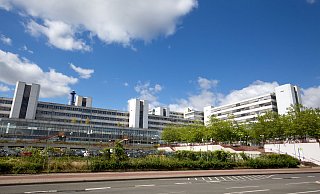 Die Universität Bielefeld ist die größte Hochschule in OWL und bekommt in der Region das meiste Geld als Grundfinanzierung vom Land NRW. Drei weitere Akademien gibt es in der Region. Gemeinsam ist allen, dass sie nicht am Hungertuch nagen. - NW Die Universität Bielefeld ist die größte Hochschule in OWL und bekommt in der Region das meiste Geld als Grundfinanzierung vom Land NRW. Drei weitere Akademien gibt es in der Region. Gemeinsam ist allen, dass sie nicht am Hungertuch nagen. - NW