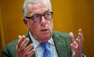 „OWL wird durch die medizinische Fakultät der Universität Bielefeld erheblich aufgewertet", sagt der Bielefelder Allgemeinmediziner Klaus Reinhardt, der seit Mai an der Spitze der Bundesärztekammer steht. - Gregor Fischer/dpa „OWL wird durch die medizinische Fakultät der Universität Bielefeld erheblich aufgewertet", sagt der Bielefelder Allgemeinmediziner Klaus Reinhardt, der seit Mai an der Spitze der Bundesärztekammer steht. - Gregor Fischer/dpa