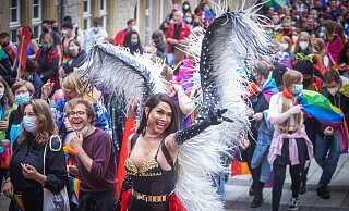 Volles Haus: Der CSD in der Bielefelder City lockte Tausende an. - Sarah Jonek Volles Haus: Der CSD in der Bielefelder City lockte Tausende an. - Sarah Jonek