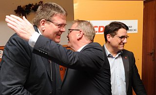 Andreas Weingärtner zählte zu den ersten Christdemokraten, die Kai Abruszat nach dessen Nominierung gratulierten. Der CDU-Kreisvorsitzende Oliver Vogt hatte gerade schon gratuliert. - Joern Spreen-Ledebur Andreas Weingärtner zählte zu den ersten Christdemokraten, die Kai Abruszat nach dessen Nominierung gratulierten. Der CDU-Kreisvorsitzende Oliver Vogt hatte gerade schon gratuliert. - Joern Spreen-Ledebur