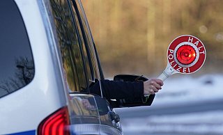 Der ADAC warnt vor der bewusstseinsverändernden Wirkung von Cannabis für Autofahrer. - Marcus Brandt/dpa Der ADAC warnt vor der bewusstseinsverändernden Wirkung von Cannabis für Autofahrer. - Marcus Brandt/dpa