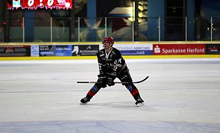 Die nächste deutliche Niederlage: Beim 3:7 in Erfurt gaben die Spieler des Herforder EV (hier Dennis König) keine gute Figur ab. - Yvonne Gottschlich Die nächste deutliche Niederlage: Beim 3:7 in Erfurt gaben die Spieler des Herforder EV (hier Dennis König) keine gute Figur ab. - Yvonne Gottschlich