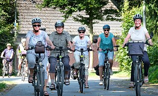 In Gütersloh sind regelmäßig Gruppen von Radfahrern unterwegs. Auch wenn es keine Pflicht gibt, rät die Polizei dringend dazu, Fahrradhelme zu tragen. - Andreas Frücht In Gütersloh sind regelmäßig Gruppen von Radfahrern unterwegs. Auch wenn es keine Pflicht gibt, rät die Polizei dringend dazu, Fahrradhelme zu tragen. - Andreas Frücht