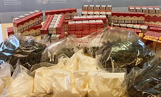 Die Polizei hat in Marsberg unter anderem illegale Drogen und unversteuerte Zigaretten sichergestellt. - Polizei Hochsauerlandkreis Die Polizei hat in Marsberg unter anderem illegale Drogen und unversteuerte Zigaretten sichergestellt. - Polizei Hochsauerlandkreis