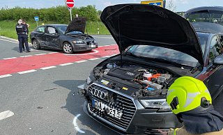 Durch den Zusammenprall wurde der Volvo in den Einmündungsbereich geschleudert und drehte sich. - Ralph Meyer Durch den Zusammenprall wurde der Volvo in den Einmündungsbereich geschleudert und drehte sich. - Ralph Meyer