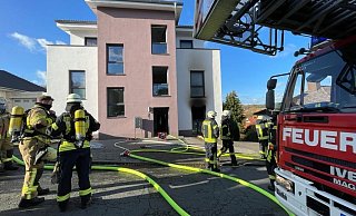 Trotz des schnellen Einsatzes der Bürener Feuerwehr konnten die Einsatzkräfte das Leben einer 74-jährigen Bewohnerin nicht mehr retten. - Ralph Meyer Trotz des schnellen Einsatzes der Bürener Feuerwehr konnten die Einsatzkräfte das Leben einer 74-jährigen Bewohnerin nicht mehr retten. - Ralph Meyer