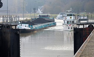 Staatssekretär Becht: Bei der Reparatur der Schleuse wurde schnell und professionell gearbeitet. - Thomas Frey/dpa Staatssekretär Becht: Bei der Reparatur der Schleuse wurde schnell und professionell gearbeitet. - Thomas Frey/dpa
