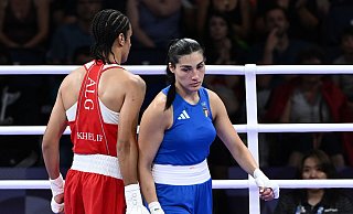 Angela Carini (r.) ist inzwischen wieder als Boxerin aktiv. - Joel Carrett/AAP/dpa Angela Carini (r.) ist inzwischen wieder als Boxerin aktiv. - Joel Carrett/AAP/dpa