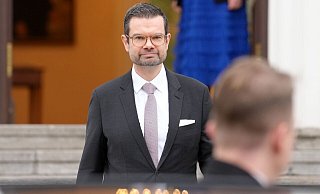 Buschmann hatte am Donnerstag seine Entlassungsurkunde von Bundespräsident Frank-Walter Steinmeier entgegengenommen. (Archivbild) - Kay Nietfeld/dpa Buschmann hatte am Donnerstag seine Entlassungsurkunde von Bundespräsident Frank-Walter Steinmeier entgegengenommen. (Archivbild) - Kay Nietfeld/dpa
