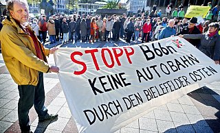 Hartnäckig bis heute: Bei einer Demo 2016 forderte die Bürgerinitiative endlich das finale Aus der B 66n. Das soll dieses Jahr kommen. - Sarah Jonek Hartnäckig bis heute: Bei einer Demo 2016 forderte die Bürgerinitiative endlich das finale Aus der B 66n. Das soll dieses Jahr kommen. - Sarah Jonek