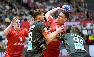 Die deutschen Handballer haben im WM-Vorrundenspiel gegen die Schweiz eine enttäuschende Leistung gezeigt. - Sören Stache/dpa Die deutschen Handballer haben im WM-Vorrundenspiel gegen die Schweiz eine enttäuschende Leistung gezeigt. - Sören Stache/dpa