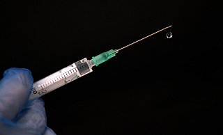 Mit Zwang: Immer mehr europäische Länder führen Impfpflichten ein. In Deutschland wäre das gar nicht so einfach. - picture alliance / Eibner-Pressefoto | Weber/ Eibner-Pressefoto Mit Zwang: Immer mehr europäische Länder führen Impfpflichten ein. In Deutschland wäre das gar nicht so einfach. - picture alliance / Eibner-Pressefoto | Weber/ Eibner-Pressefoto