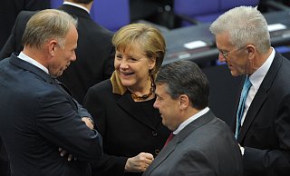 Merkel und Trittin (l) kennen sich aus vielen Jahren parlamentarischer Arbeit. - Sören Stache/dpa Merkel und Trittin (l) kennen sich aus vielen Jahren parlamentarischer Arbeit. - Sören Stache/dpa