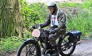 Mit der Startnummer 67 ging Manfred Meier hier an Pfingsten 2023 auf die rund 160 Kilometer lange Strecke der Internationalen Ibbenbürener Motorrad-Veteranen-Rallye. Auf seiner Zündapp EM 249 aus dem Jahr 1928 wurde er als ältester Teilnehmer besonders geehrt. - Manfred Meier Mit der Startnummer 67 ging Manfred Meier hier an Pfingsten 2023 auf die rund 160 Kilometer lange Strecke der Internationalen Ibbenbürener Motorrad-Veteranen-Rallye. Auf seiner Zündapp EM 249 aus dem Jahr 1928 wurde er als ältester Teilnehmer besonders geehrt. - Manfred Meier