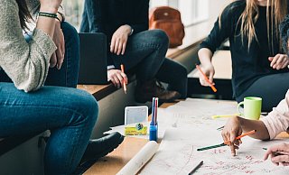Im Rahmen der schulbezogenen Sozialarbeit verfügt nun nahezu jede Paderborner Schule über mindestens eine halbe Sozialarbeitsstelle vor Ort. - Pixabay/StockSnap Im Rahmen der schulbezogenen Sozialarbeit verfügt nun nahezu jede Paderborner Schule über mindestens eine halbe Sozialarbeitsstelle vor Ort. - Pixabay/StockSnap