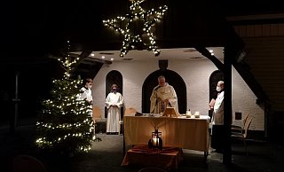 Pfarrer Thomas Stolz verkündete am Heiligen Abend auf dem Paderborner Schützenplatz die frohe Botschaft von Weihnachten. - Christian Lüke Pfarrer Thomas Stolz verkündete am Heiligen Abend auf dem Paderborner Schützenplatz die frohe Botschaft von Weihnachten. - Christian Lüke